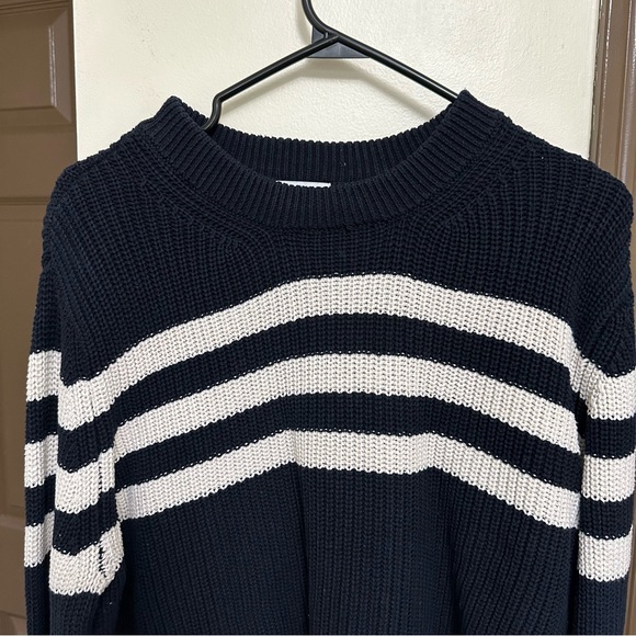 Navy & White Cable Knit - Picture 3 of 3